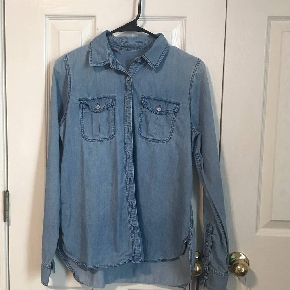 🦄4/$20🦄Women’s chambray top